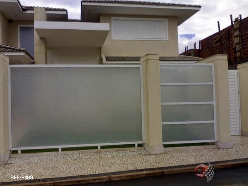 Portão Fechado com Vidro