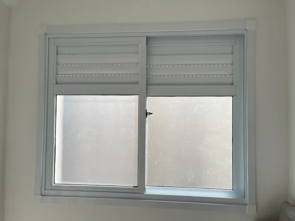 Vitro 2f de Correr L-Suprema com Ventilação Permanente - Atual Esquadrias