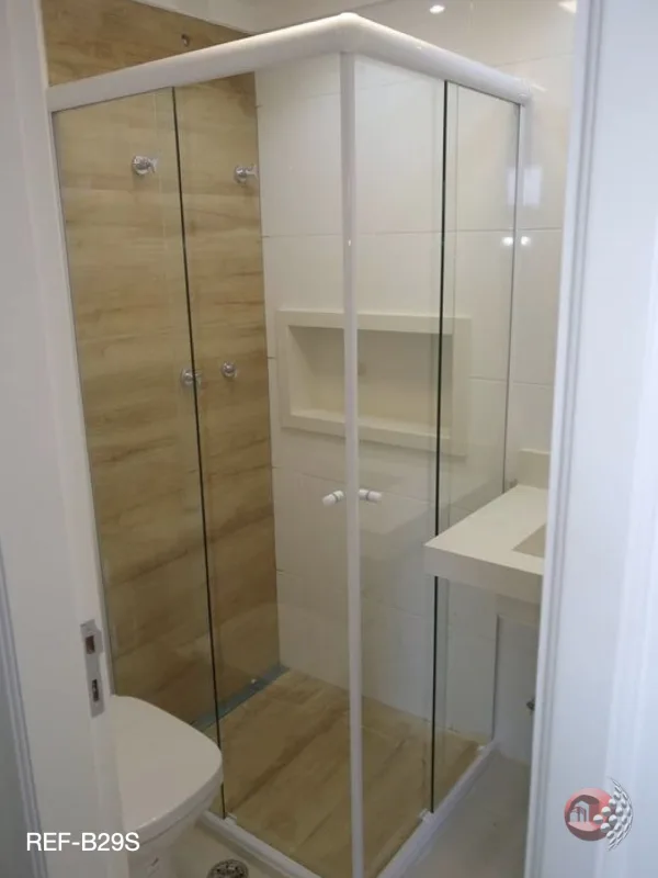 Box de Canto Amplo com Folha Fixa e Porta de Correr - Atual Esquadrias