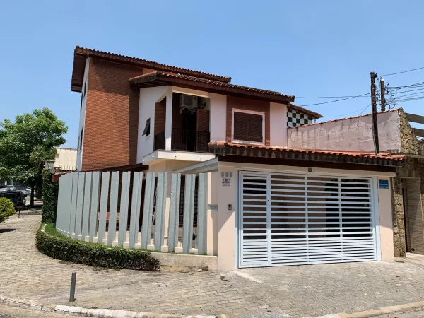 Portão Basculante com Tubos Horizontais Branco - Atual Esquadrias