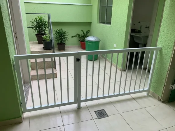 Portãozinho Cachorro/Criança com Grade - Atual Esquadrias